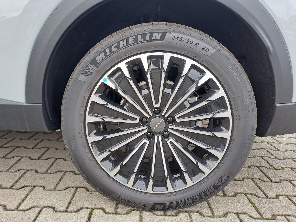 Vozidlo OMODA 9 SHS-P