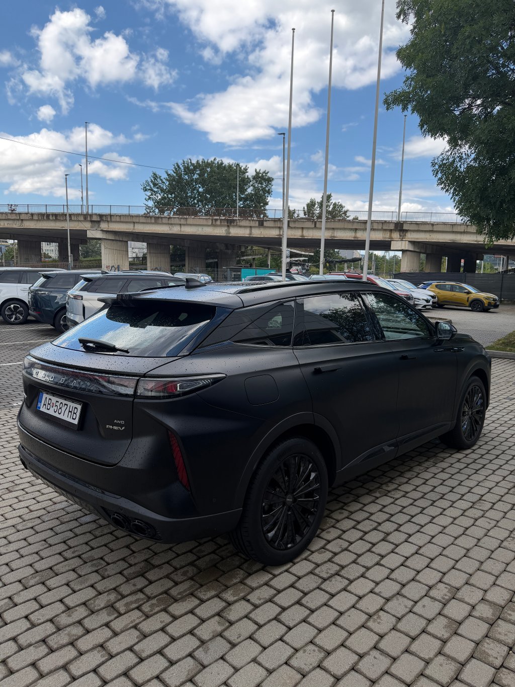 OMODA 9 SHS