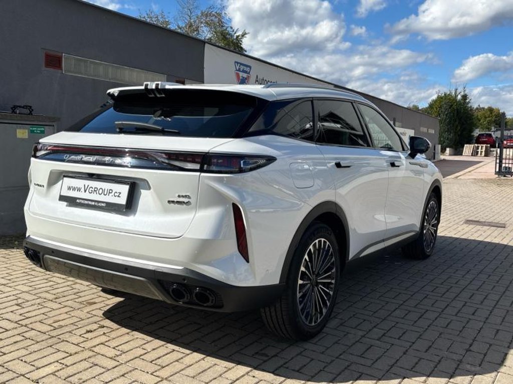 Vozidlo OMODA 9 SHS-P